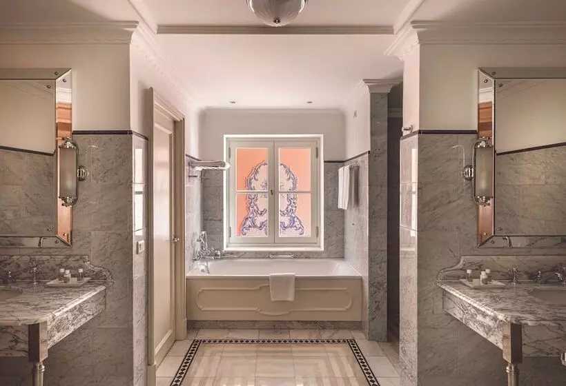 Suite Deluxe, Reid S Palace, A Belmond Hotel, Madeira