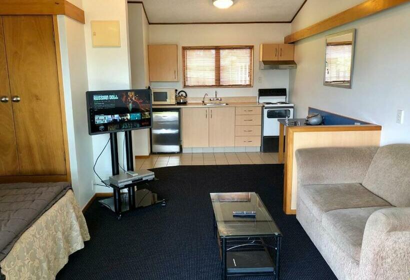 استودیوی استاندارد, Teal Motor Lodge