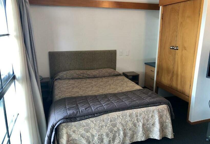 استودیوی استاندارد, Teal Motor Lodge