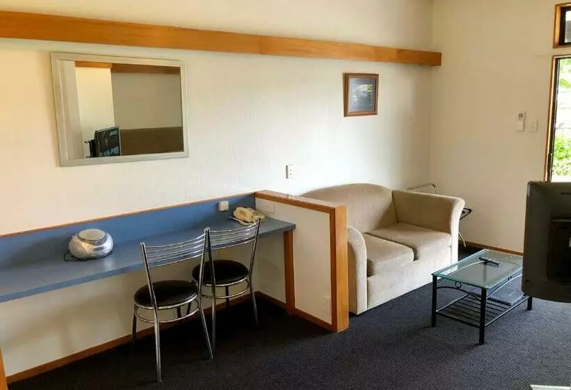 استودیوی استاندارد, Teal Motor Lodge