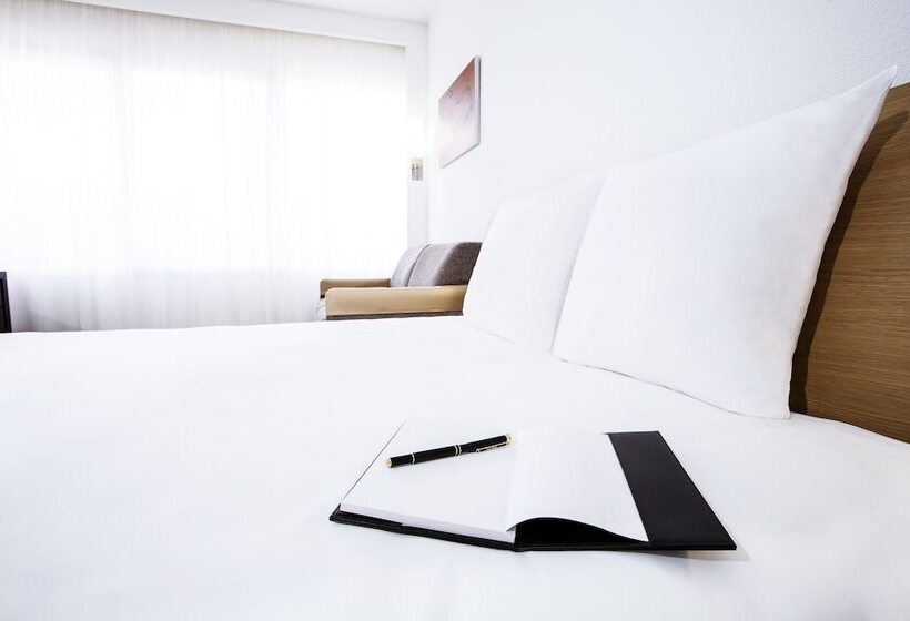 חדר אקזקיוטיב נוף לים, Novotel Porto Gaia