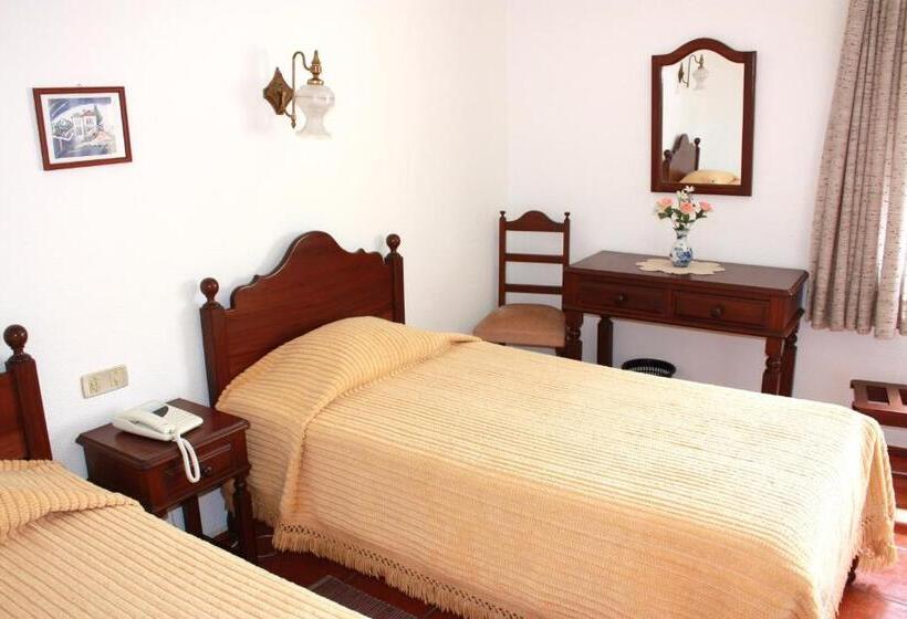 סוויטת ג'וניור, Dona Leonor