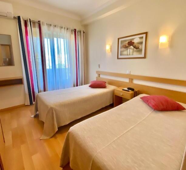 اتاق استاندارد یک نفره, Paradouro