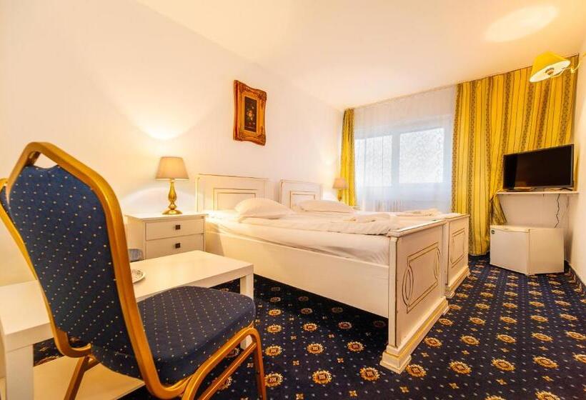 סוויטת ג'וניור משפחתית, Cetate