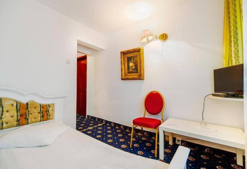 סוויטת ג'וניור משפחתית, Cetate