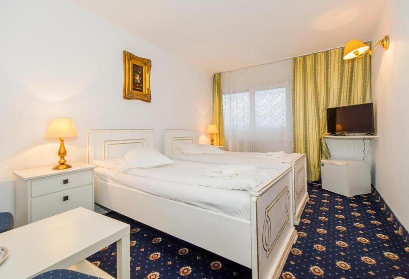 סוויטת ג'וניור משפחתית, Cetate