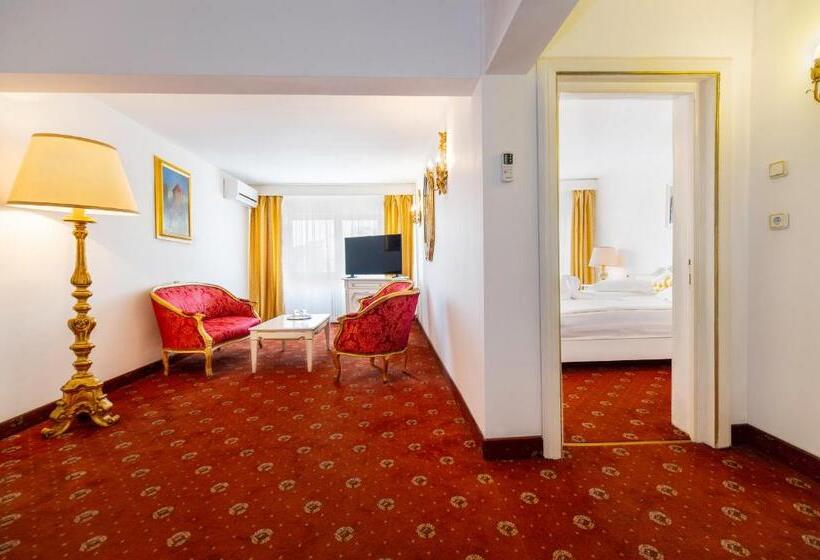 מיטת קינג בסוויטה, Cetate