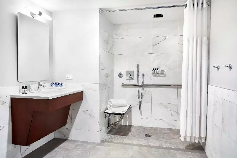 اتاق استاندارد با تخت بزرگ برای معلولان, Fairmont El San Juan