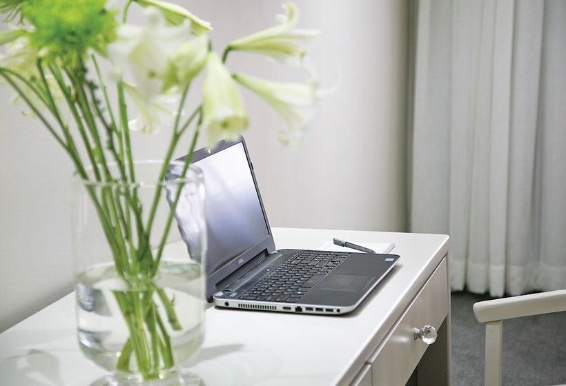 اتاق لوکس, Hollow On The Square City