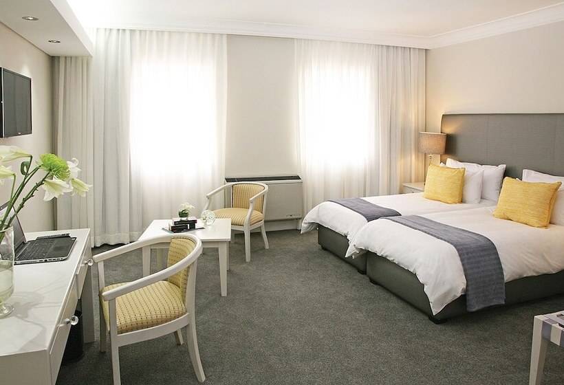 اتاق استاندارد یک نفره, Hollow On The Square City