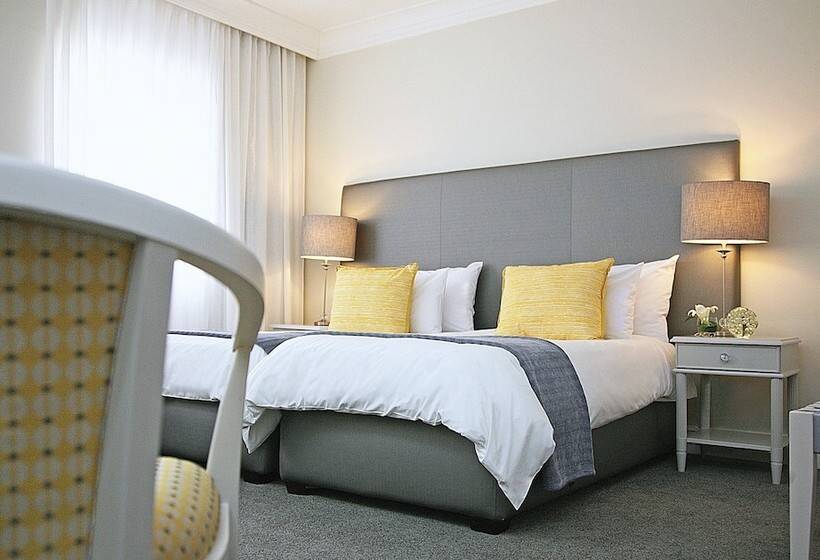 اتاق استاندارد یک نفره, Hollow On The Square City