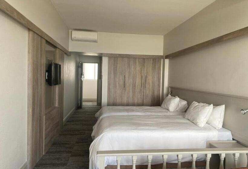 Номер Deluxe, Kennaway