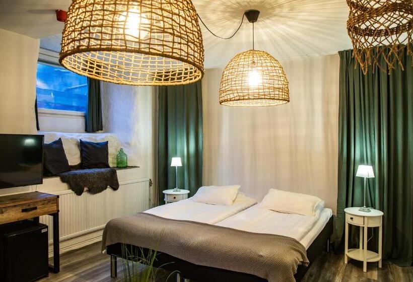 חדר משפחתי, L Gute