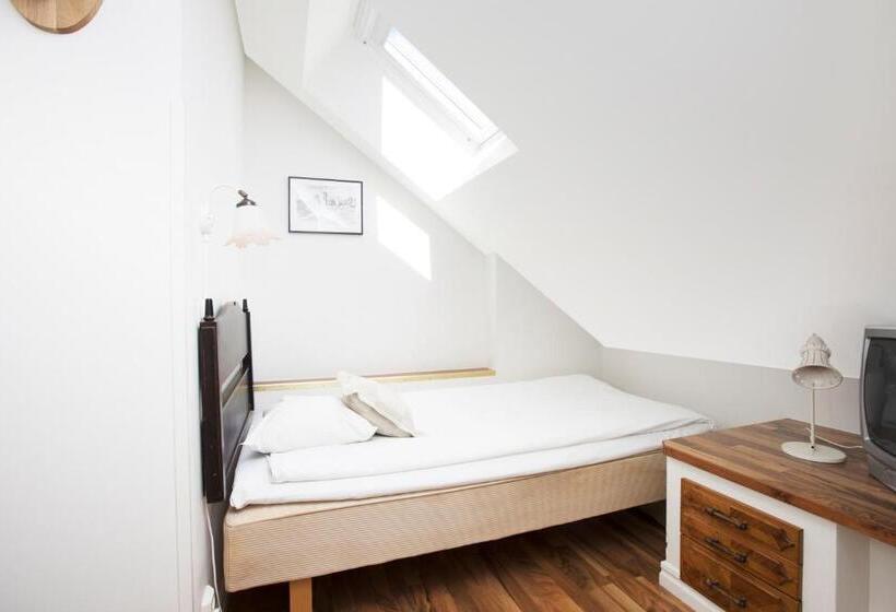 חדר סטנדרט לשלושה, L Gute