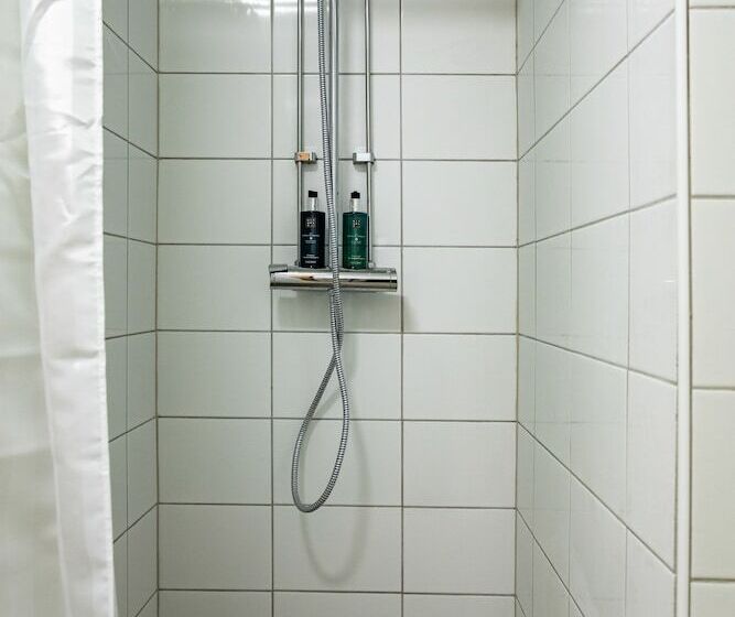 חדר משפחתי, L Gute