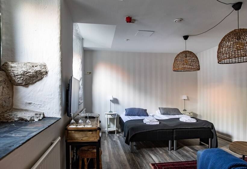 חדר משפחתי, L Gute