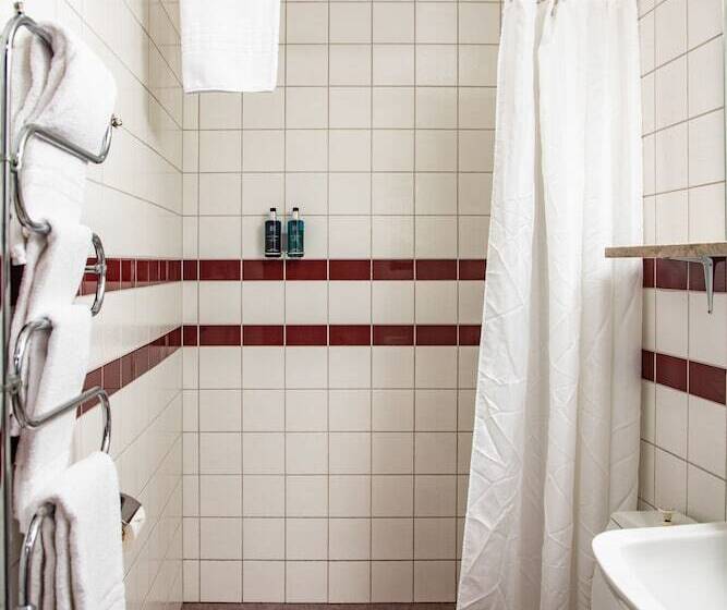 חדר סטנדרט לשלושה, L Gute