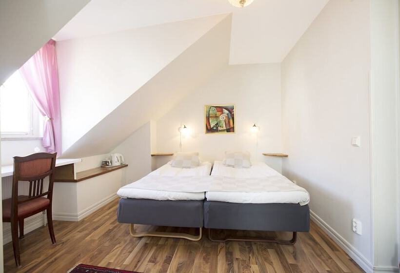 חדר סטנדרט לשלושה, L Gute