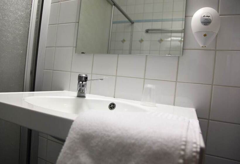 חדר סטנדרט לשלושה, L älvdalen