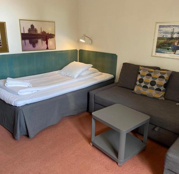 חדר משפחתי, L älvdalen