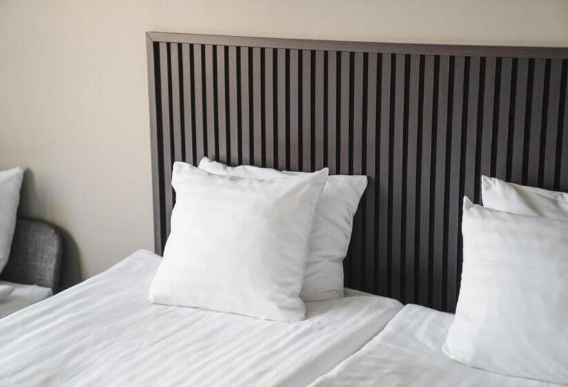 Семейный Номер, Vici Hotels