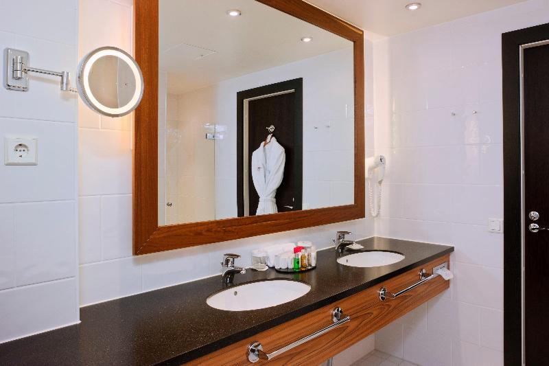 Номер Deluxe, Crowne Plaza Helsinki   Hesperia, An Ihg