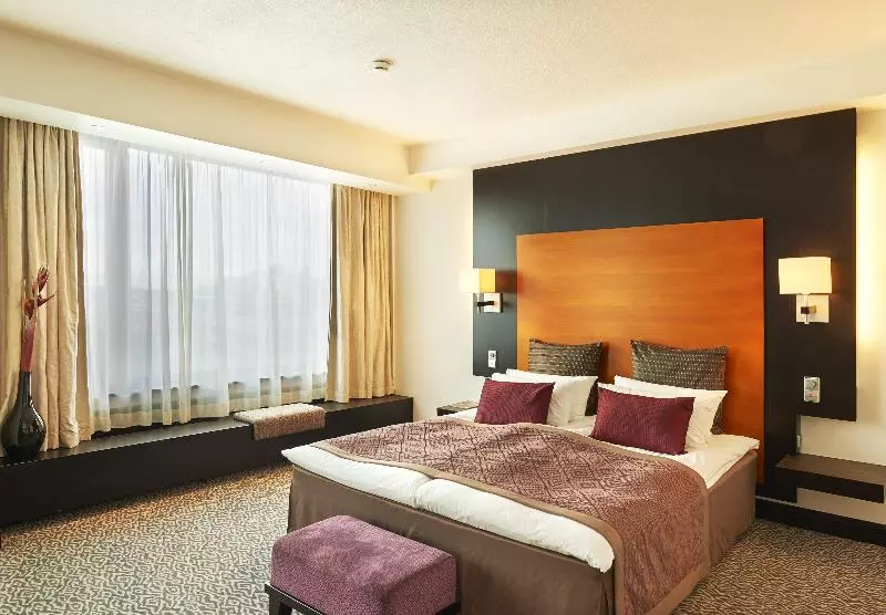 デラックスルーム, Crowne Plaza Helsinki   Hesperia, An Ihg