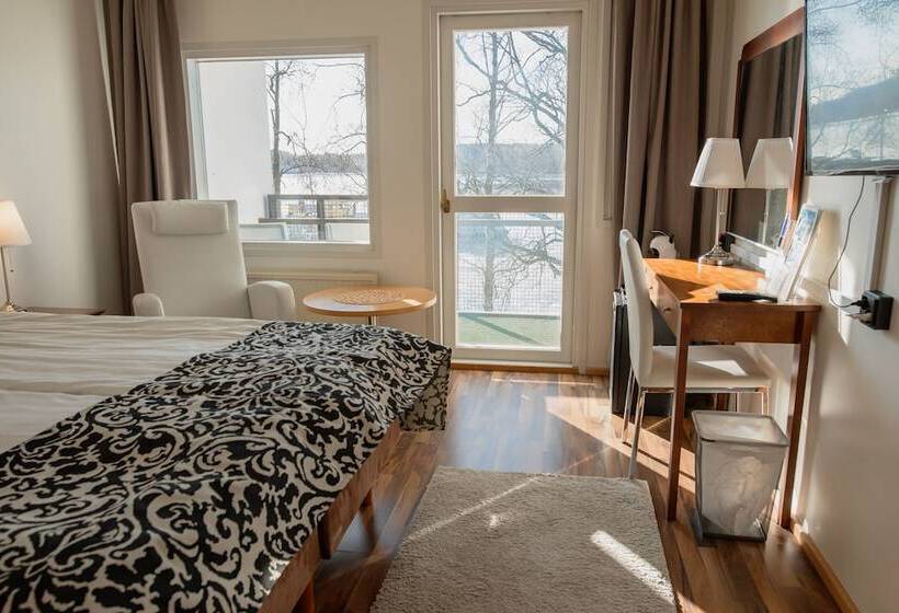 غرفة قياسية مزودة بجاكوزى, Kumpeli Spa