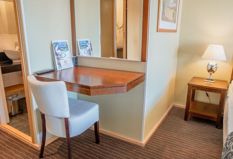 غرفة قياسية مزودة بجاكوزى, Kumpeli Spa