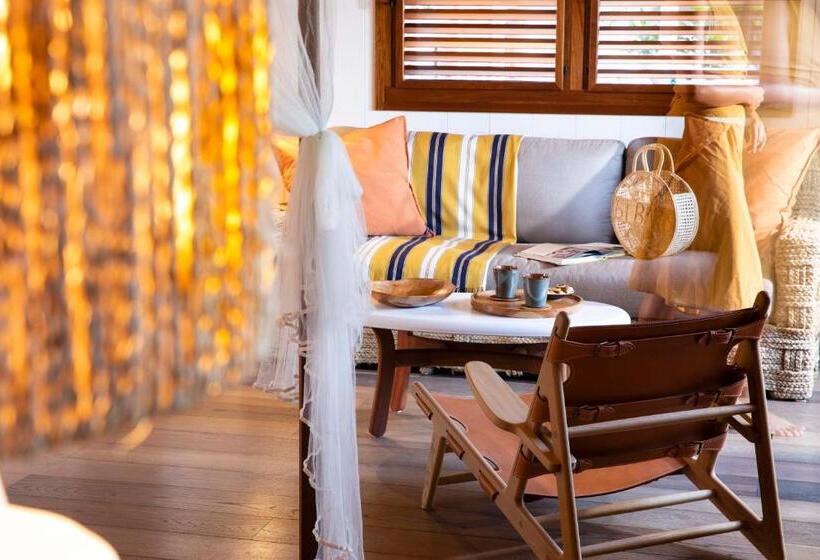 سوییت با چشمانداز باغ, Manapany