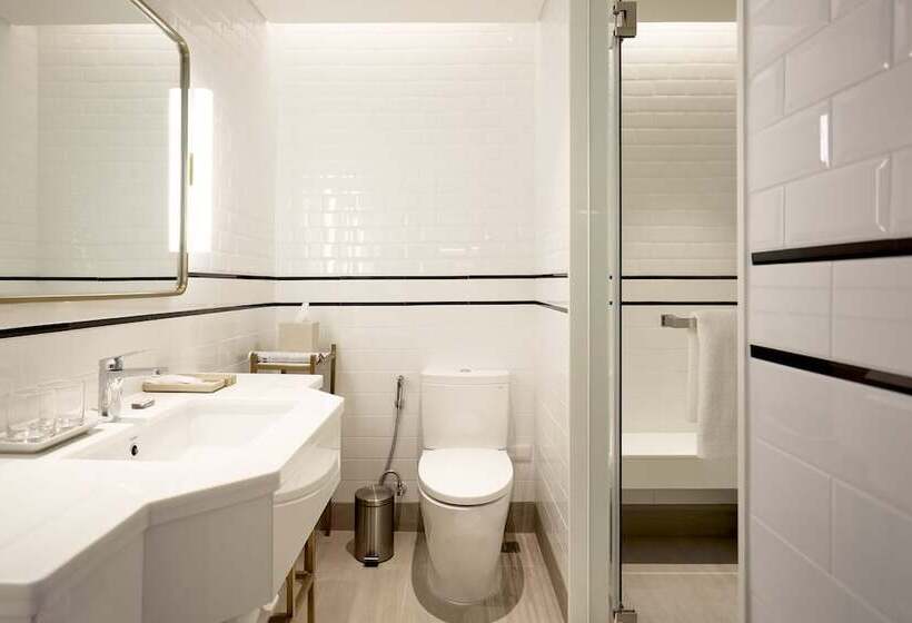 اتاق لوکس با تخت بزرگ, Montien Hotel Surawong Bangkok