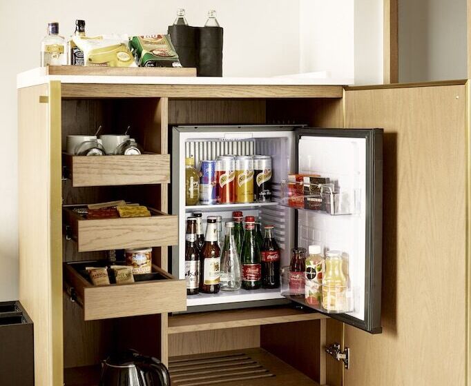 اتاق لوکس با تخت بزرگ, Montien Hotel Surawong Bangkok