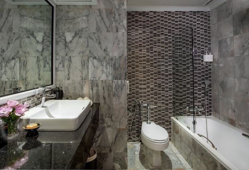 غرفة بريميوم, The Sukosol