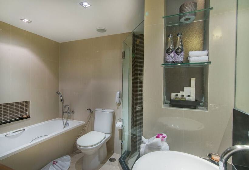 غرفة ديلوكس, The Sukosol