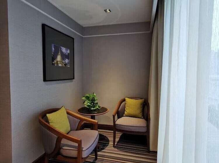 غرفة ديلوكس, The Sukosol