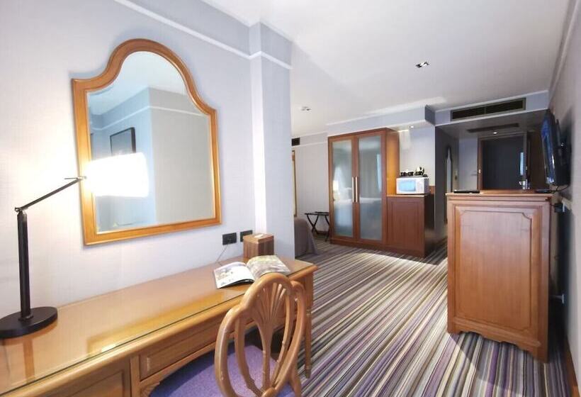 غرفة ديلوكس, The Sukosol