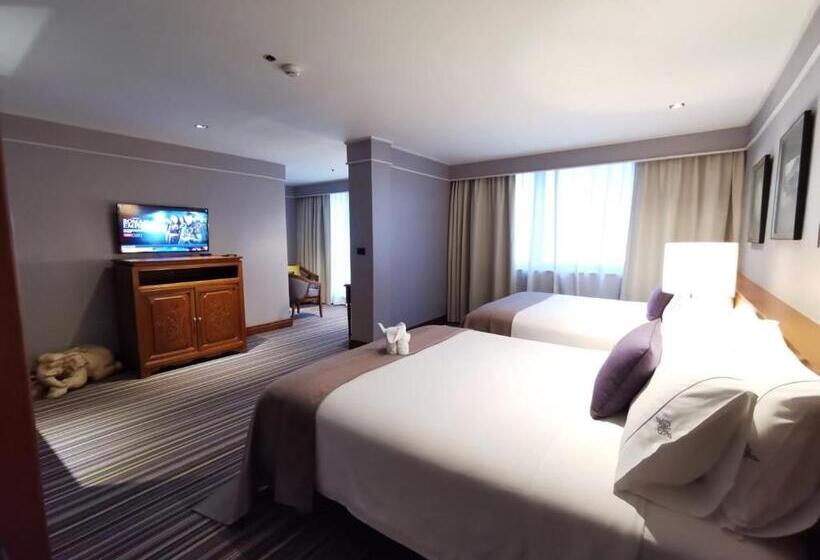 غرفة ديلوكس عائلية, The Sukosol