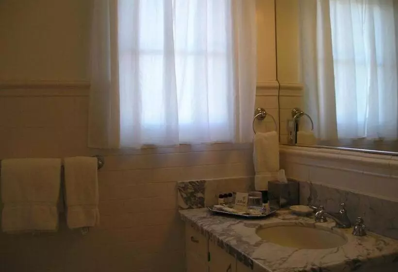 سوییت لوکس, Arizona Inn