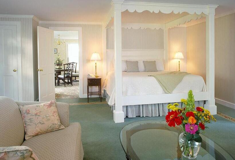 Suite with lake view, Basin Harbor