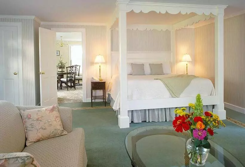 Suite with lake view, Basin Harbor