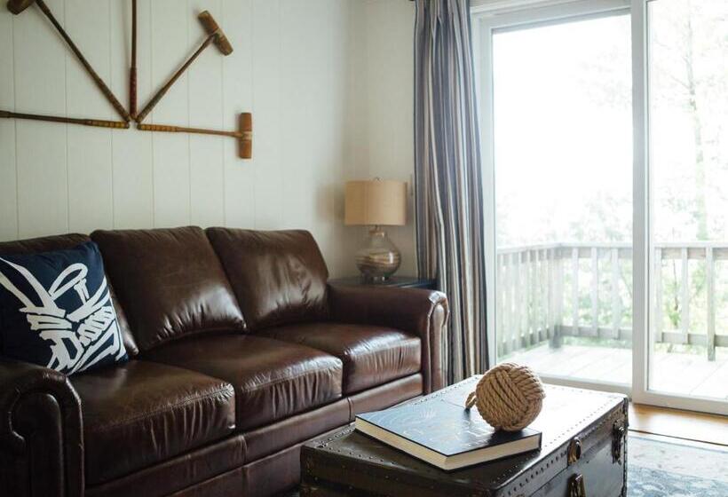 Suite with lake view, Basin Harbor