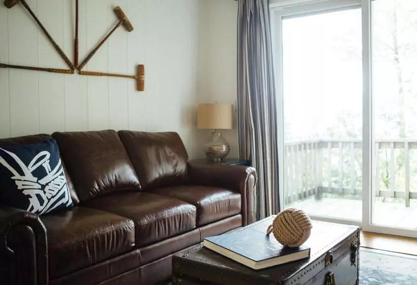 Suite with lake view, Basin Harbor