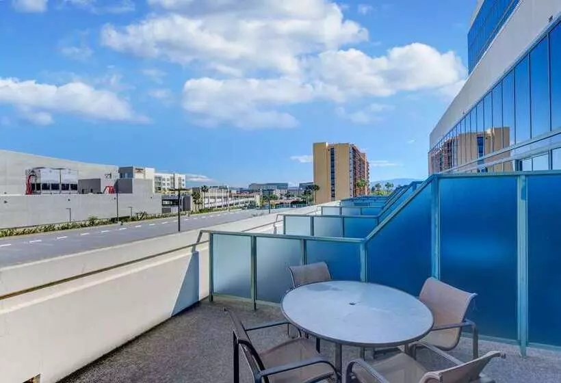 اتاق استاندارد با تخت بزرگ, Hilton Anaheim