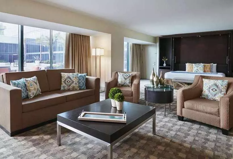سوئیت پرزیدنت, Hilton Anaheim