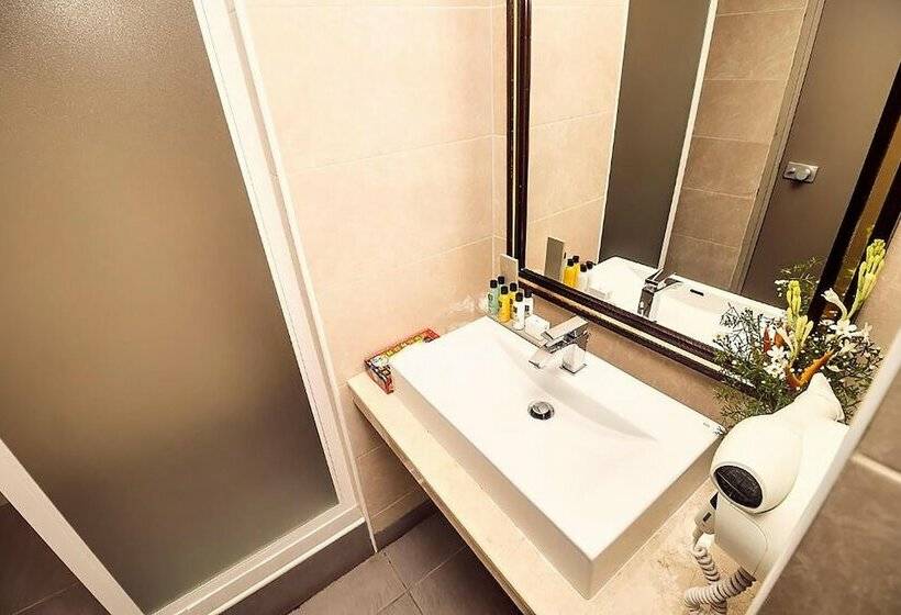 اتاق استاندارد با چشمانداز دریا, Sarakawa