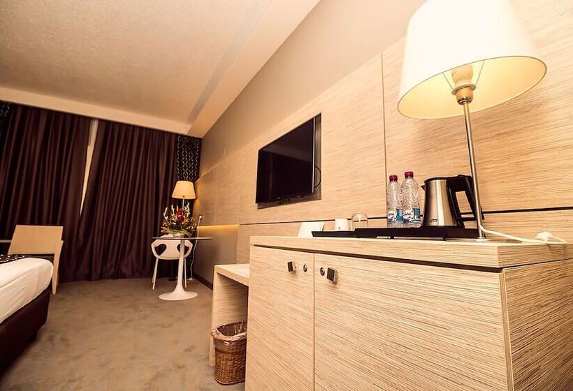 اتاق پرستیژ, Sarakawa