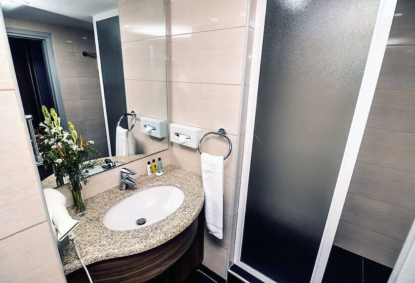 Quarto Deluxe, Sarakawa
