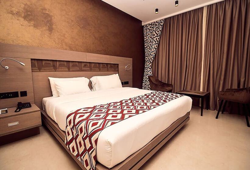 اتاق لوکس, Sarakawa