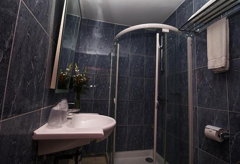 اتاق استاندارد یک نفره, Sarakawa