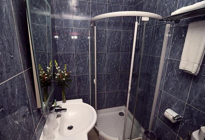 Quarto Estandar Individual, Sarakawa